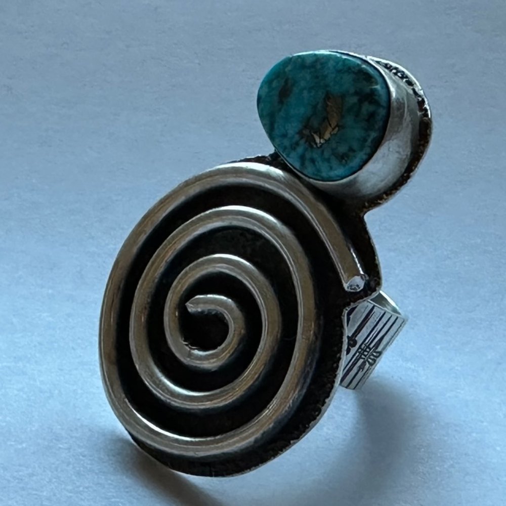 Native American Navajo Kingman Turquoise and Sterling Silver Large Ring size 7